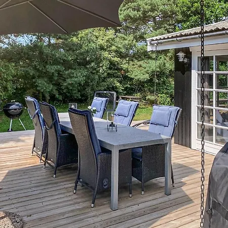 3 Bedroom Amazing In Aakirkeby *