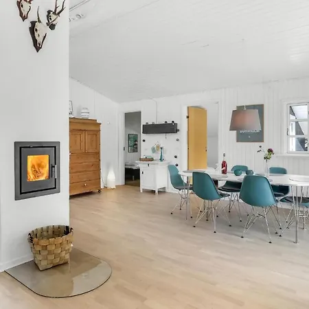 3 Bedroom Amazing In Aakirkeby