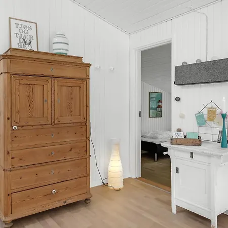 3 Bedroom Amazing In Aakirkeby * Vester Somarken