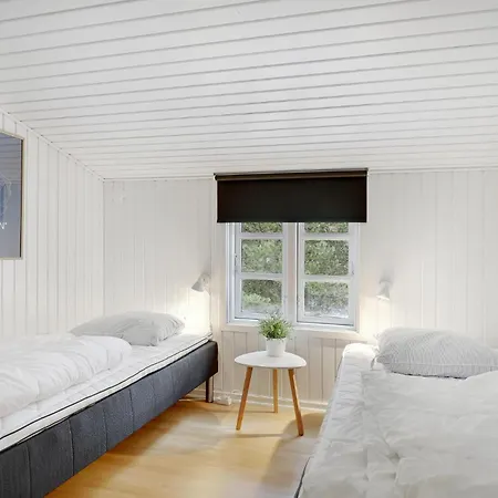 3 Bedroom Amazing In Aakirkeby Vester Somarken