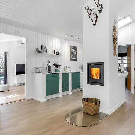 Dom wakacyjny 3 Bedroom Amazing In Aakirkeby