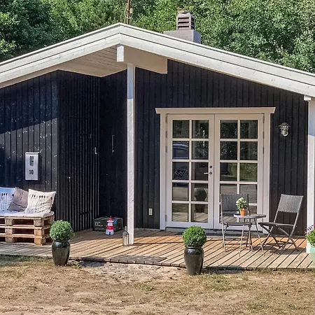 Dom wakacyjny 3 Bedroom Amazing In Aakirkeby
