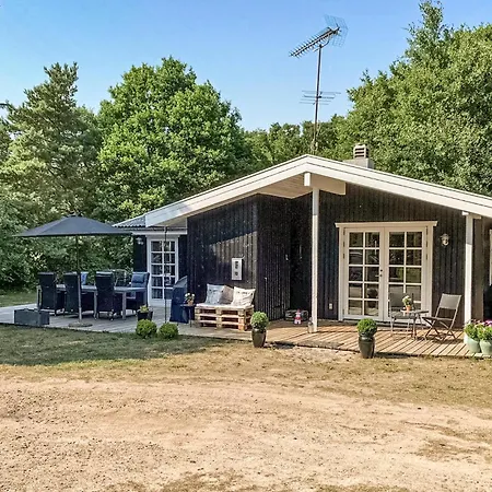 3 Bedroom Amazing In Aakirkeby Vester Somarken